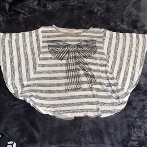 Cute baggy flowy shirt